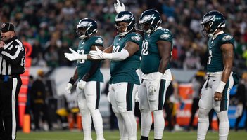 121524_EaglesSteelers_defensive-line-pass-rush-9811.jpg