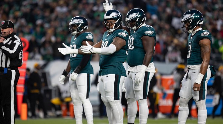 121524_EaglesSteelers_defensive-line-pass-rush-9811.jpg