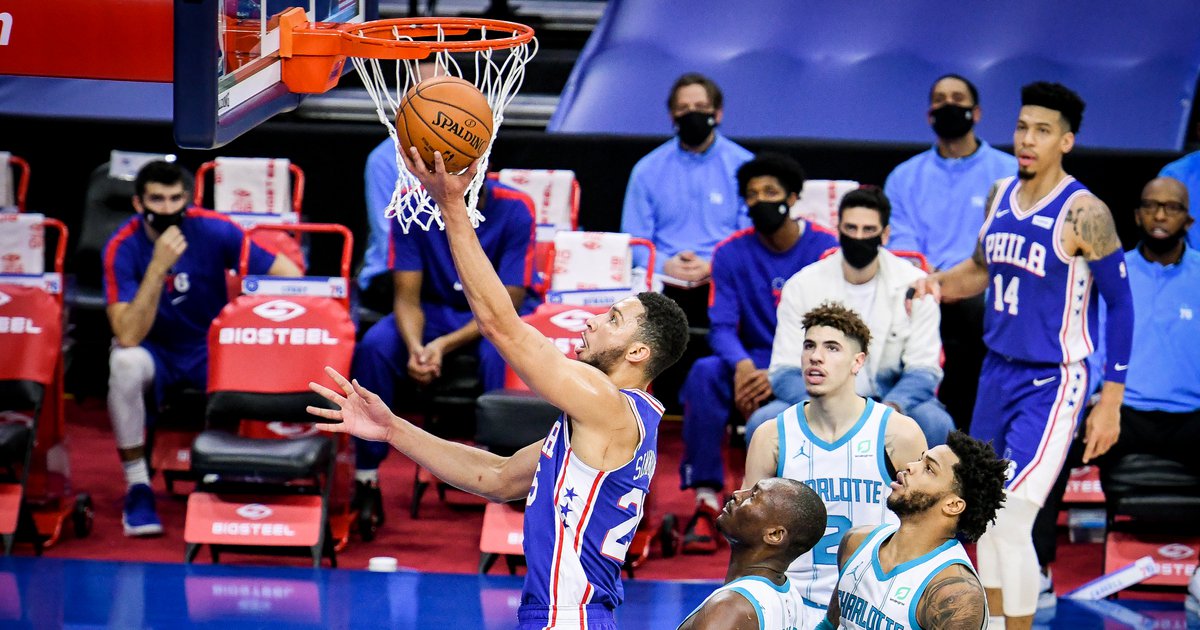 Ben Simmons drops a no-look pass for a powerful dunk - ESPN Video