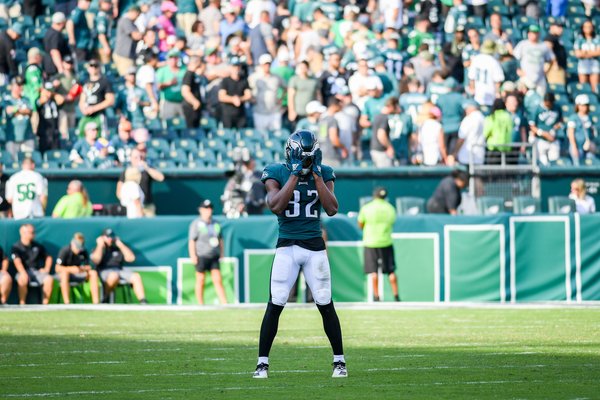 1340922_Eagles_Lions_Rasul_Douglas_Kate_Frese.jpg