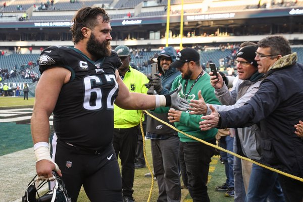 158_11032019_EaglesvsBears_Jason_Kelce_KateFrese.jpg