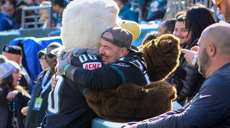 171_11032019_EaglesvsBears_swoop_fans_KateFrese.jpg