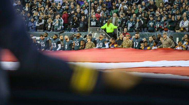 19_01052020_EaglesvsSeahawks_pregame_fans_flag_stadium_KateFrese.jpg
