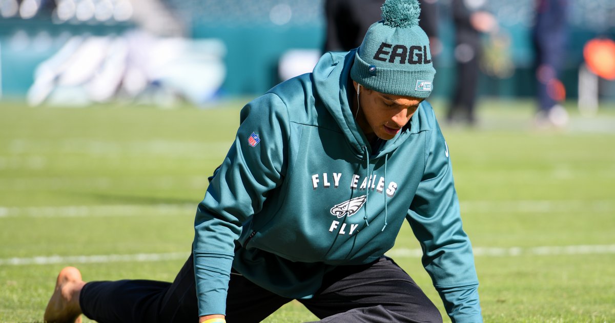 Eagles' Mack Hollins cracks perfect joke about returning jersey No