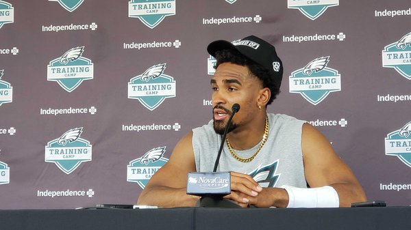 Jalen-Hurts-Eagles-Training-Camp-2022-0727