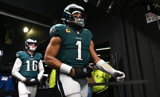 Jalen-Hurts-Eagles-Raiders-Tunnel-2025-NFL.JPG