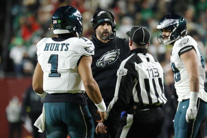 Jalen-Hurts-Nick-Sirianni-Eagles-2025-NFL.JPG