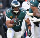 Saquon-Barkley-Eagles-Raiders-2025-NFL.JPG