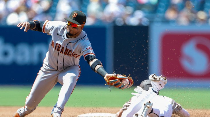 luis-arraez-tag-giants-2026-mlb.JPG