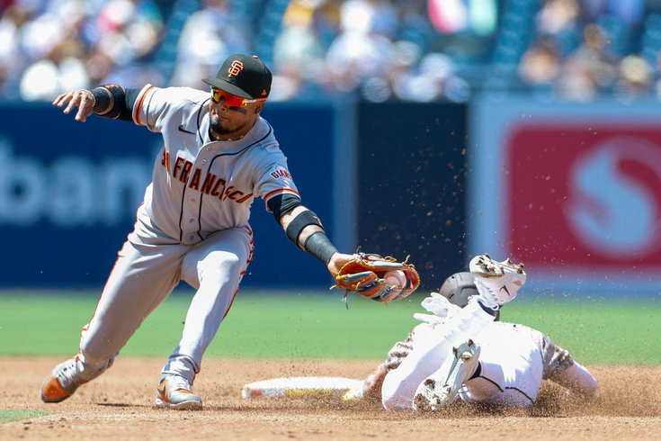 luis-arraez-tag-giants-2026-mlb.JPG