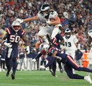 Carson-Steele-Hurdle-Eagles-Pats-Preseason-2026-NFL.JPG