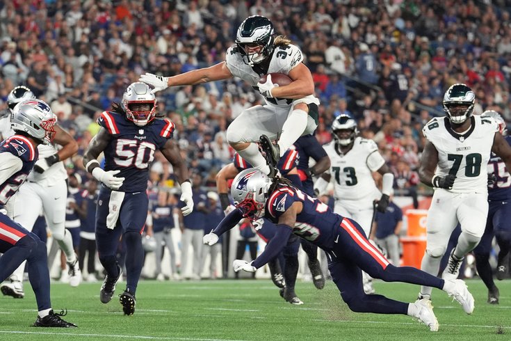 Carson-Steele-Hurdle-Eagles-Pats-Preseason-2026-NFL.JPG