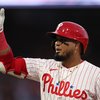 Phillies-Luis-Arráez-stay-go_100826