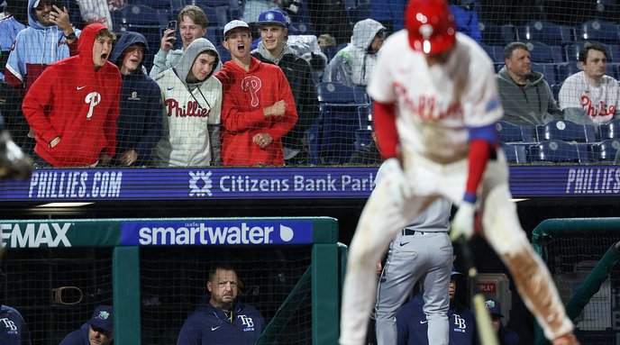 Phillies-rain-playoffs_092726