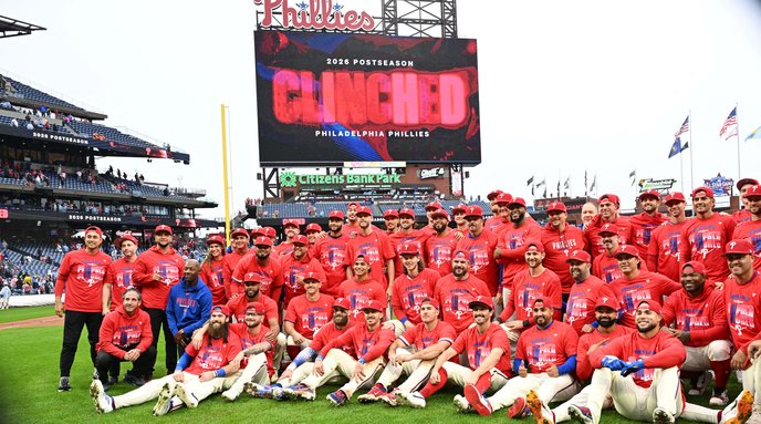 Phillies-team-photo-playoffs_092826