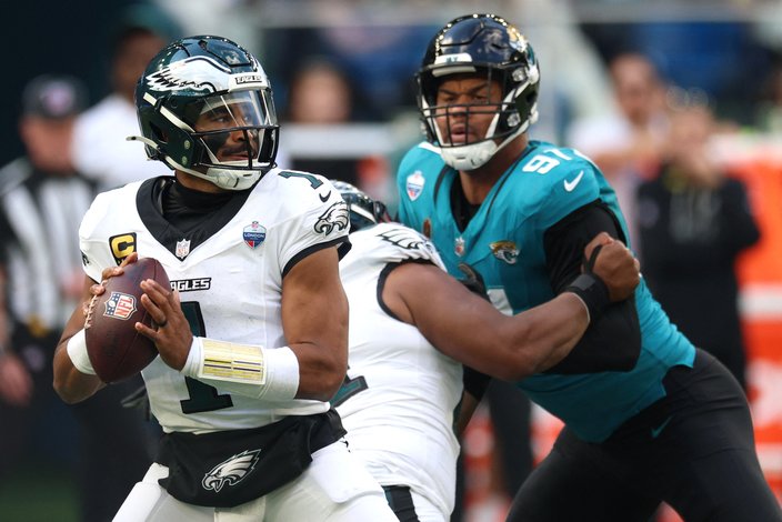 2026-10-11T145137Z_345728065_MT1USATODAY30056779_RTRMADP_3_NFL-PHILADELPHIA-EAGLES-AT-JACKSONVILLE-JAGUARS.JPG