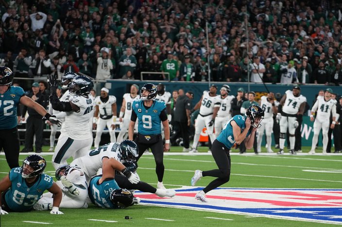 2026-10-11T185727Z_1704680914_MT1USATODAY30058267_RTRMADP_3_NFL-PHILADELPHIA-EAGLES-AT-JACKSONVILLE-JAGUARS.JPG