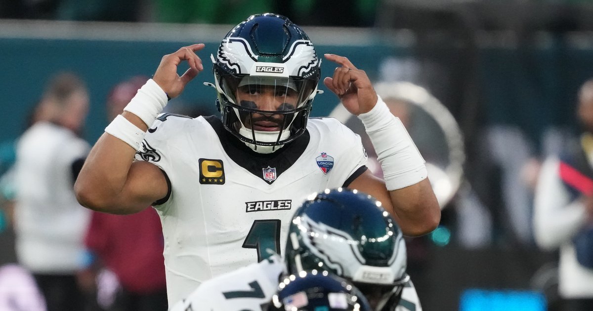 Eagles quarterback Jalen Hurts diagnosed with deep vein thrombosis, season likely ended
