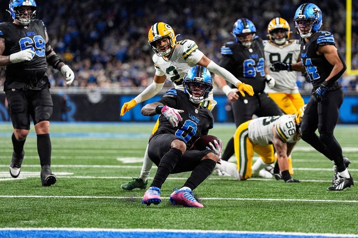 2026-10-26T002117Z_2147036615_MT1USATODAY30187749_RTRMADP_3_DETROIT-LIONS-RUNNING-BACK-JAHMYR-GIBBS-0-SLIDES-IN-FRONT.JPG