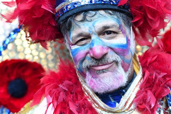 Eagles center Jason Kelce special guest at Mummers Mardi Gras Parade in  Manayunk section of Philadelphia - 6abc Philadelphia