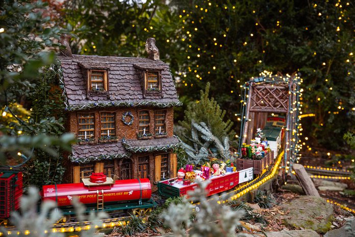 ダンバリーミント エムアンドエムズ クリスマス トレイン DANBUR hOb1