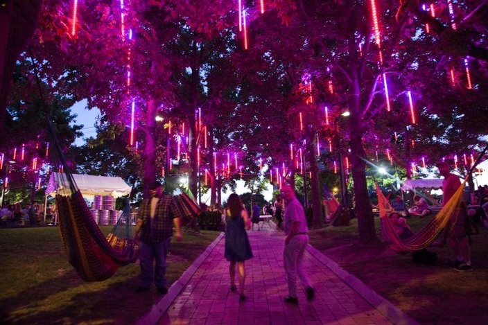 Spruce street harbor park