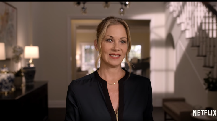 4-1-dead-to-me-christina-applegate.original.png