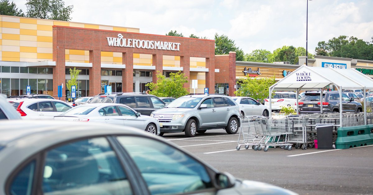Amazon Fresh, Whole Foods pickup and delivery services now invitation