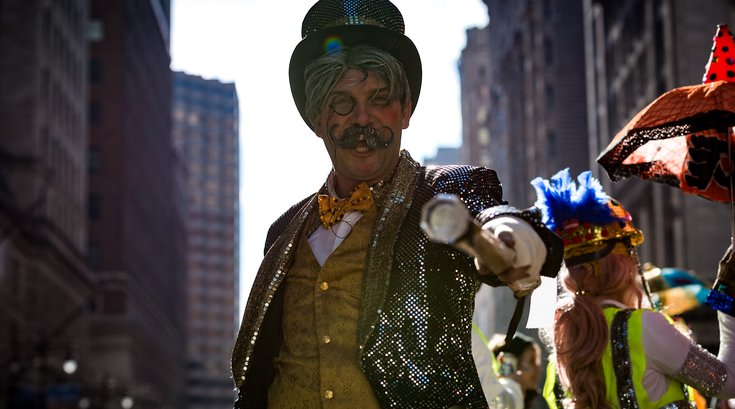 2017 mummer parade pointing