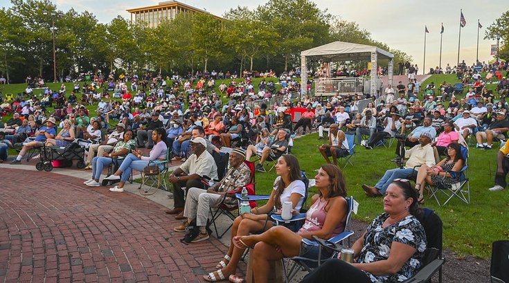 Crowds at Wiggins Park