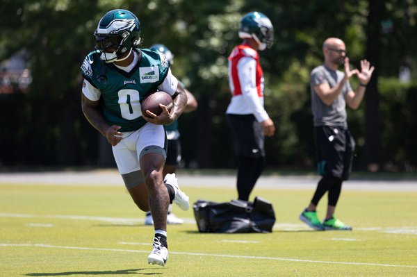 Eagles' Playmaker Shares Hilarious Motto in RB Room