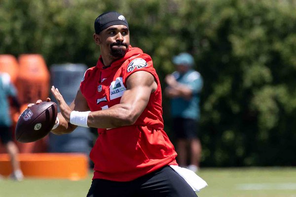 060123EaglesJalen-Hurts-4