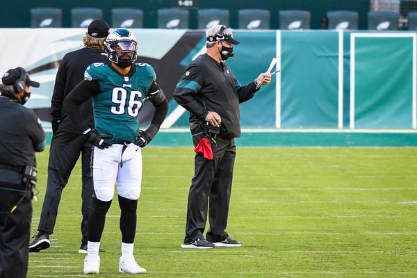 Doug_Pederson_Derek_Barnett_Eagles_Rams_Kate_Frese_092020