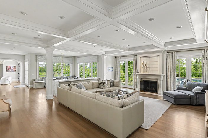 6 Tines Field Path - Living Room