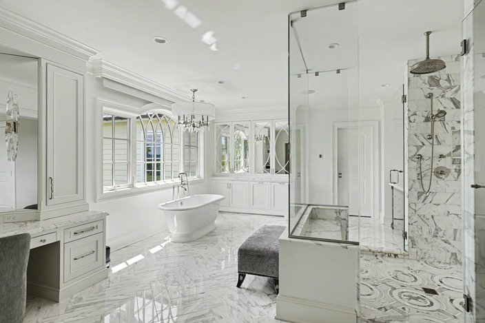 6 Tines Field Path - Master Bath