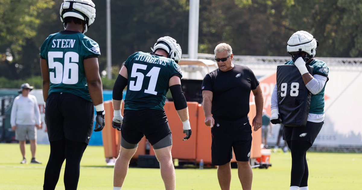 Cam Jurgens settles into new role at right guard