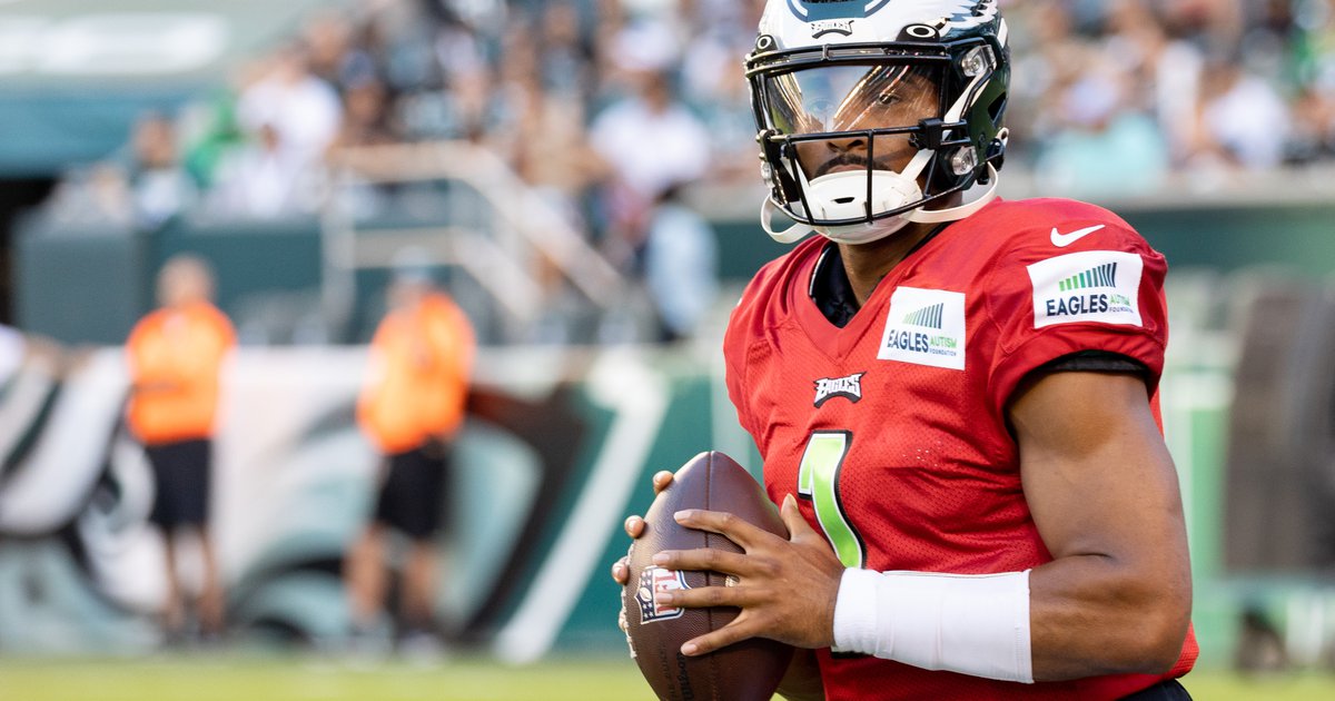 Jalen Hurts watch: Game manager Hurts looks okay as Eagles run it a bunch - Vimarsana News