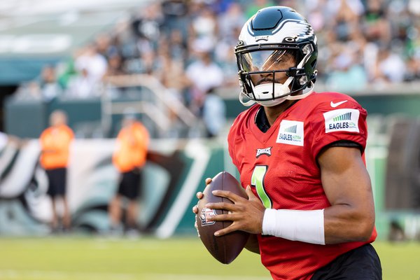 Jalen-Hurts-Eagles-training-camp_080922