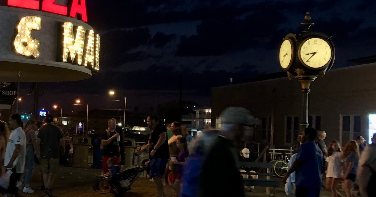 Ocean City to replace $31,000 clock on the boardwalk next to Manco & Manco Pizza - Vimarsana News