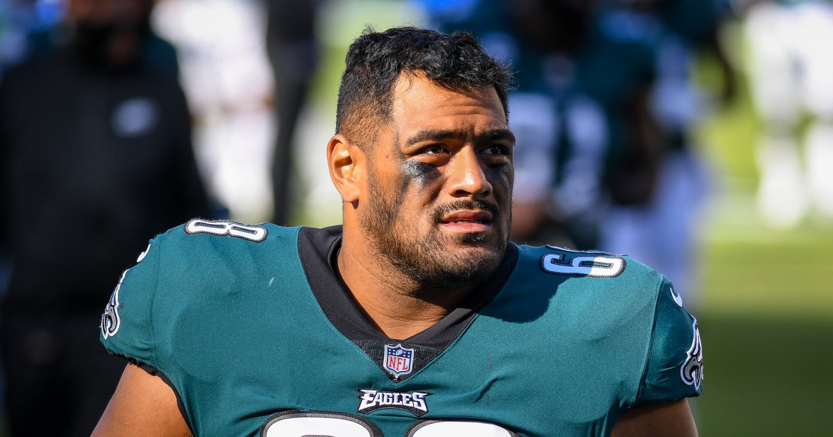 Philadelphia Eagles offensive tackle Brett Toth (64) in action