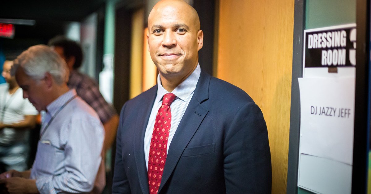 Sen Cory Booker Stays In Presidential Primary By Raising 1 7