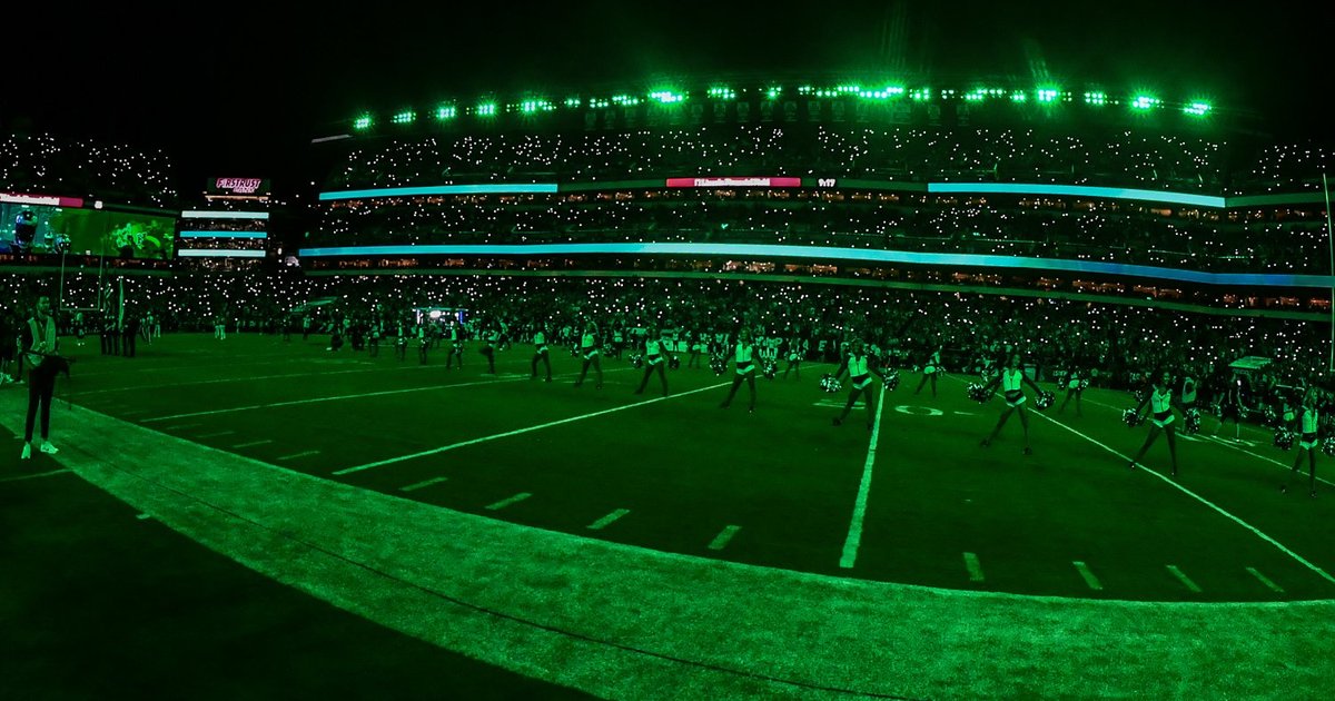 Philadelphia Eagles Light Lincoln Financial Field Green in Honor of Green  Sports Day - Green Sports Alliance