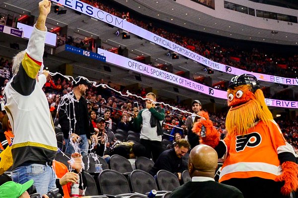 99_fans_Gritty_FlyersvsKnights_KateFrese.jpg