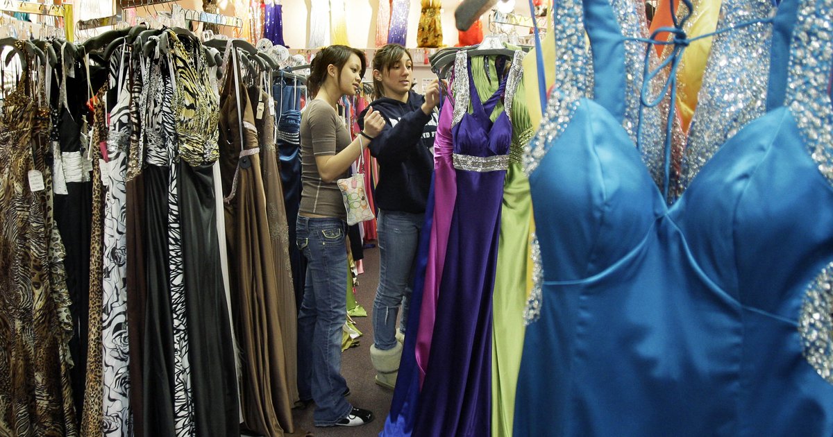 Free prom dresses 2025 for low income families