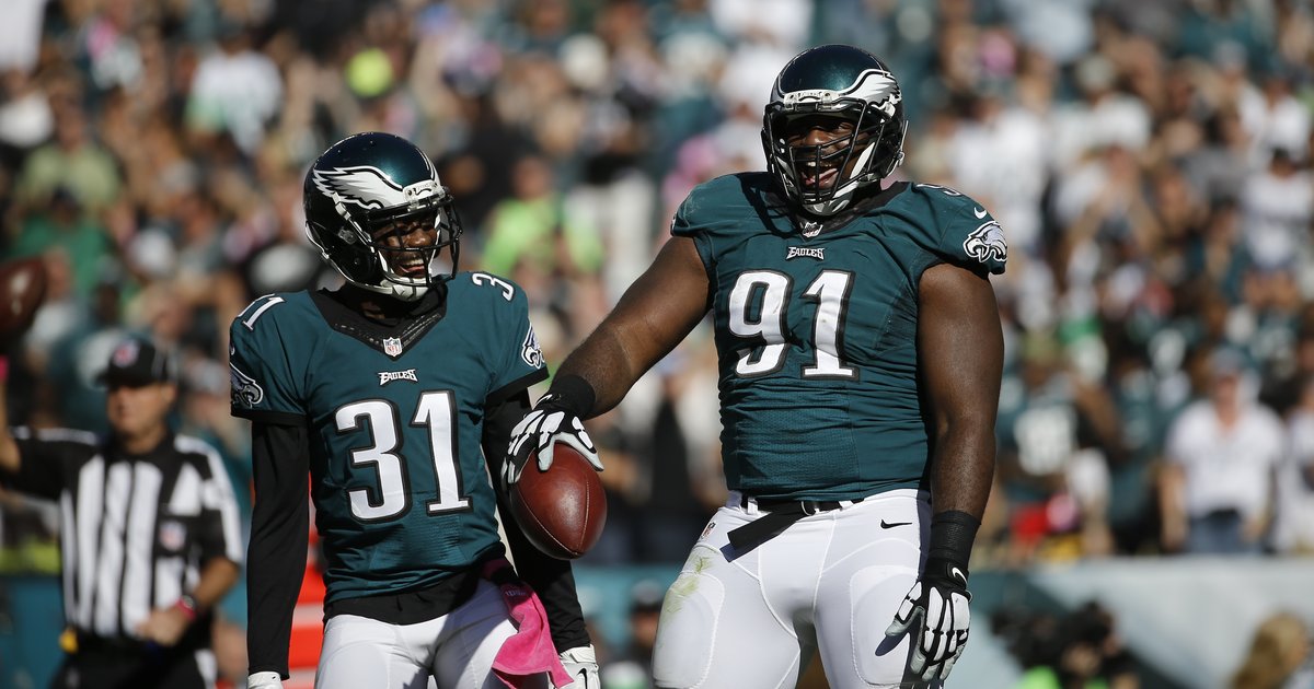 Philadelphia Eagles cornerback Byron Maxwell (31) watches a replay