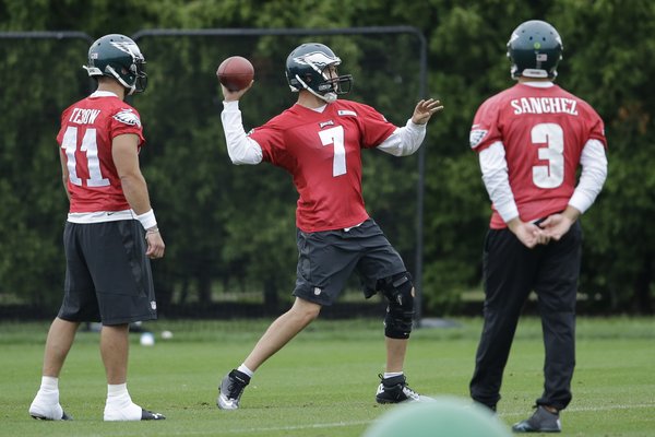 061015MarkSanchezSamBradford