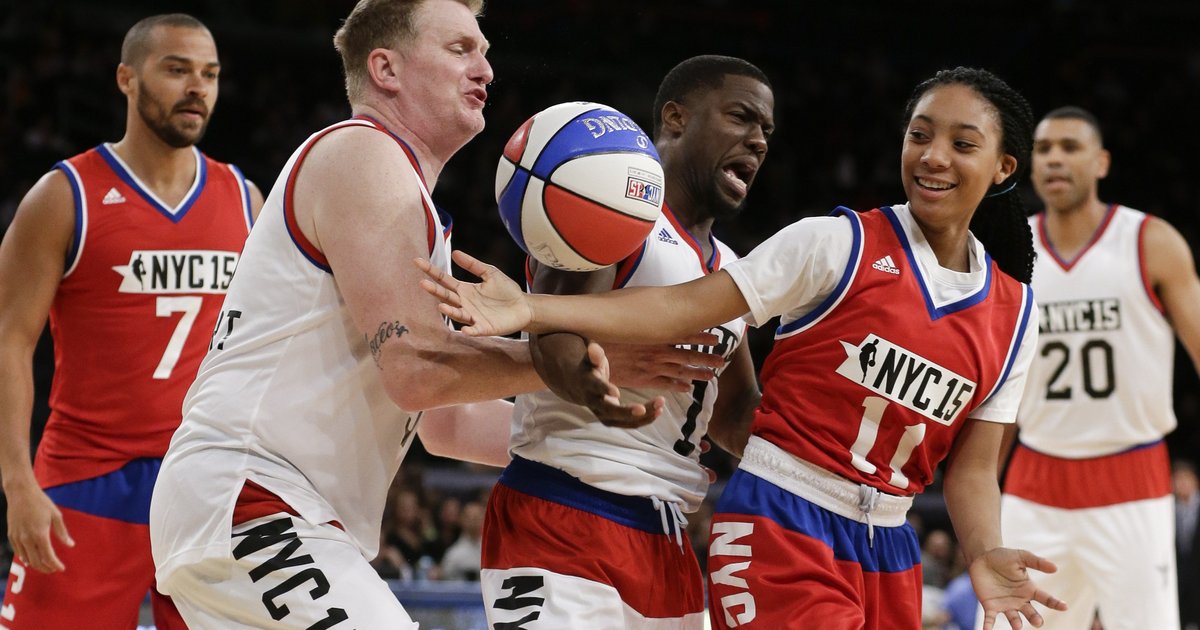 Watch Mo Ne Davis Schools Kevin Hart At All Star Celebrity Game Watch Mo Ne Davis Schools Kevin Hart At All Star Celebrity Game