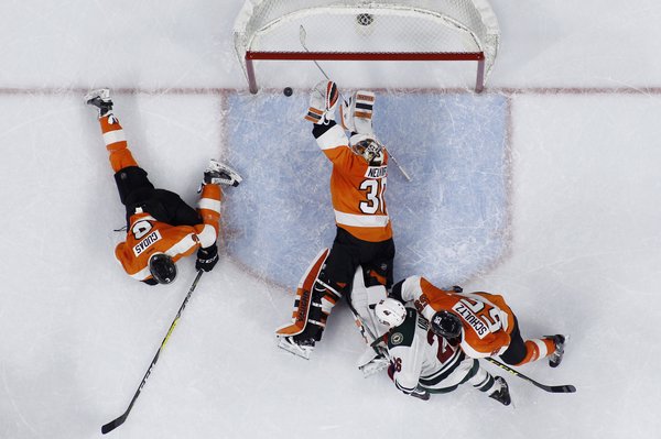 022516_Flyers-Neuvirth_AP