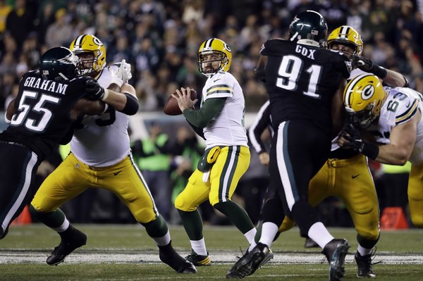 112916_Eagles-Packers-Rodgers_AP