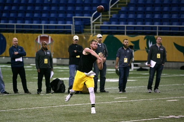 033016CarsonWentz